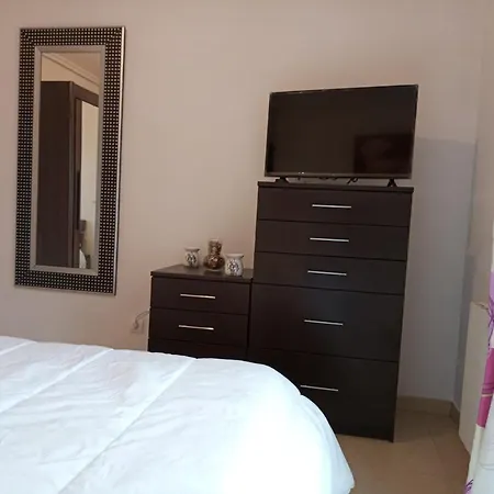 R2R - Apartamento Con Piscina Y Garaje - C03A02 *