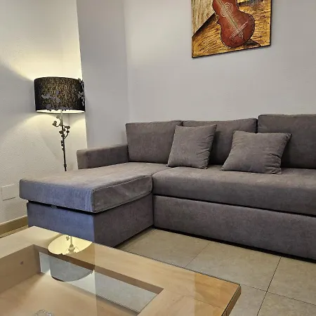 R2R - Apartamento Con Piscina Y Garaje - C03A02 *